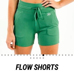 J80 Fit Flow Shorts Size M